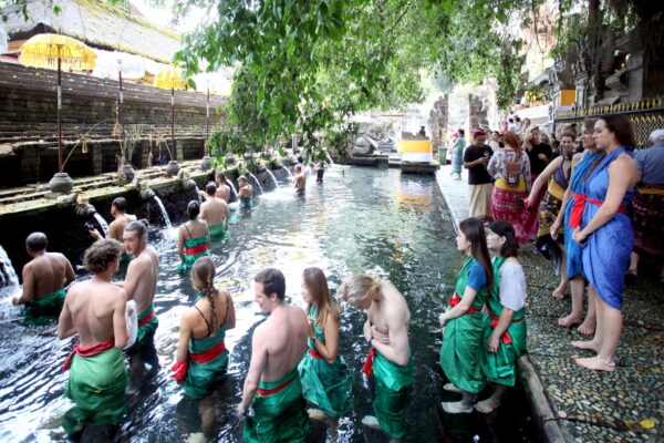 Bali Yoga Tour : Outdoor Yoga, Floating Breakfast and Spiritual Cleansing in Ubud Jungle